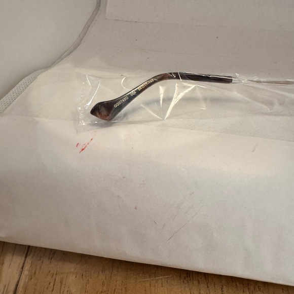 Brand new Gucci eyeglasses - Picture 3 of 4